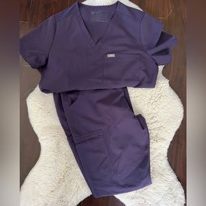 COPY - FIGS scrub set